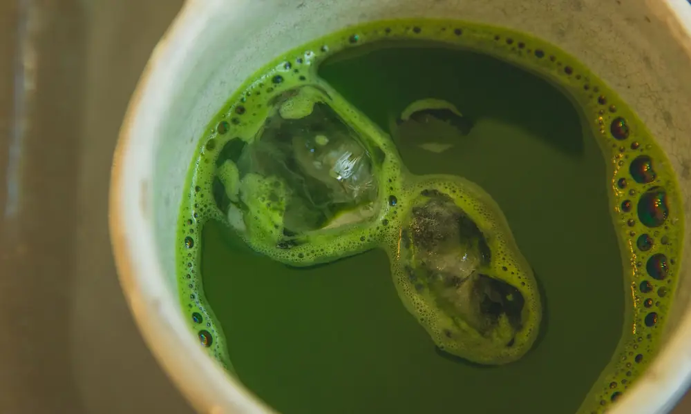 Boisson verte au thé matcha, nutrition et bien-être